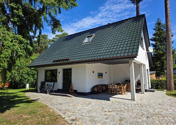 Photo de Exklusives Ferienhaus Am Roofensee - Kamin, Designkueche & Naturidylle Stechlin